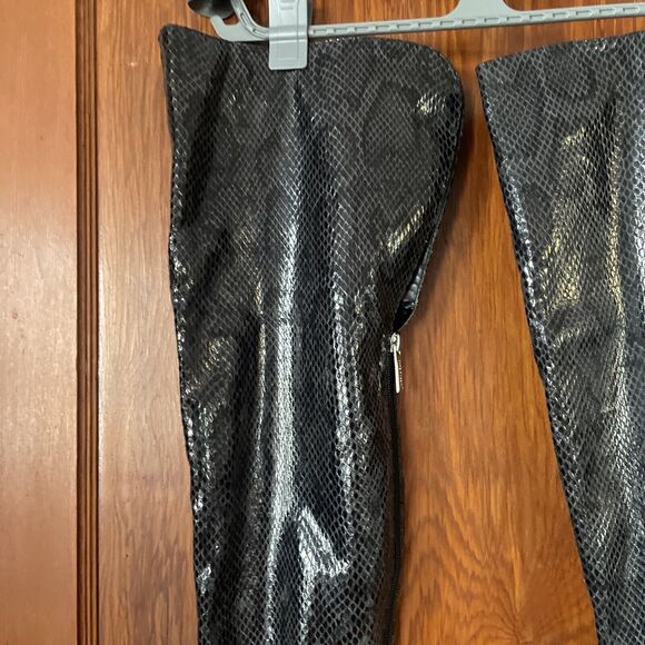 Cape Robbin Black Heeled Boots - Picture 7 of 15